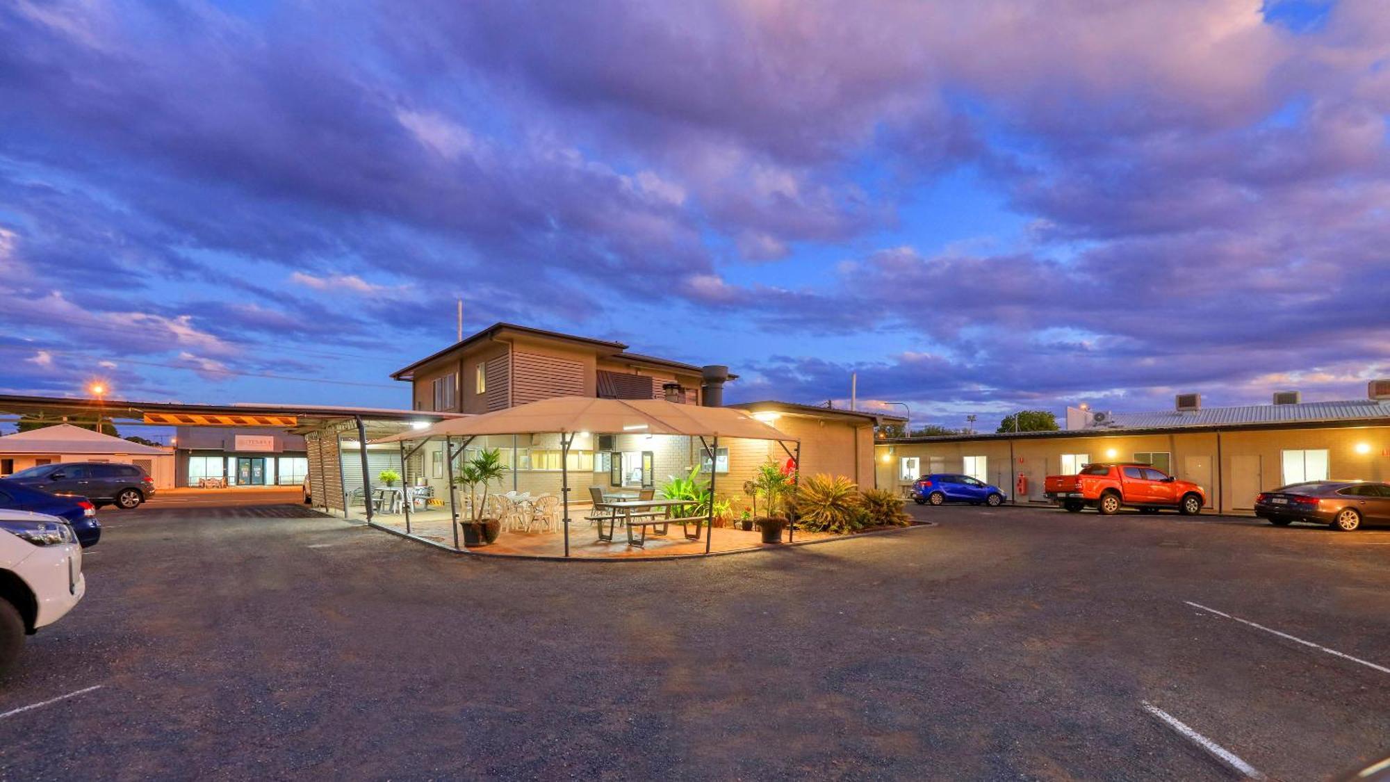 Motel 707 Emerald Ngoại thất bức ảnh